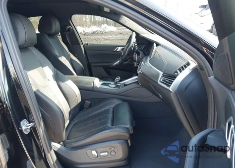 2022 BMW X6 xDrive40I z USA, uszkodzony, nr VIN 5UXCY6C03N9K74850